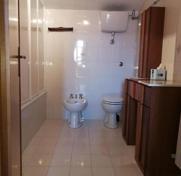 اتاق استاندارد با سرویس بهداشتی مشترک, Villa Galilei Rooms