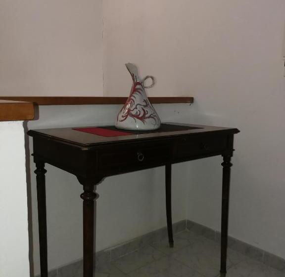 اتاق استاندارد با سرویس بهداشتی مشترک, Villa Galilei Rooms