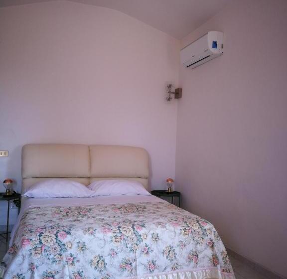 اتاق استاندارد چهارنفره با سرویس بهداشتی مشترک, Villa Galilei Rooms