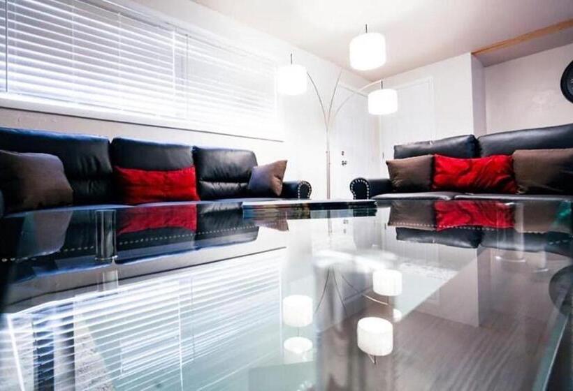 Апартаменты 2 Спальни, The Palace At Kingston East