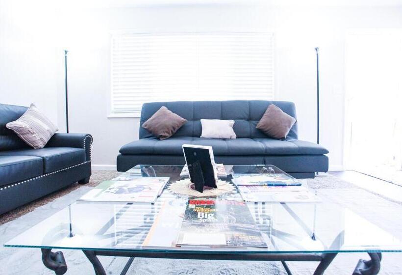 Апартаменты 2 Спальни, The Palace At Kingston East