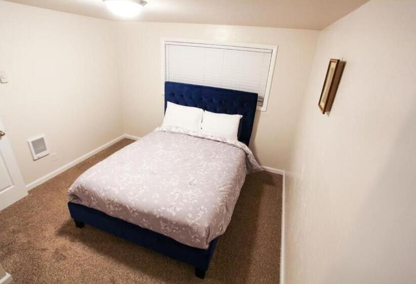 شقة غرفتين, The Palace At Kingston East