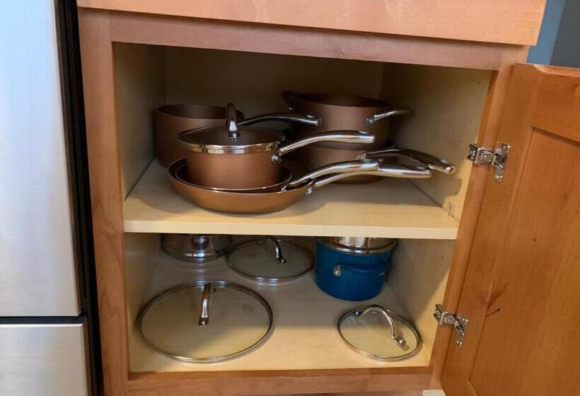 شقة غرفتين, The Palace At Kingston East