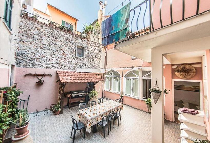 带花园景观的标准三人间, B&b Finalex