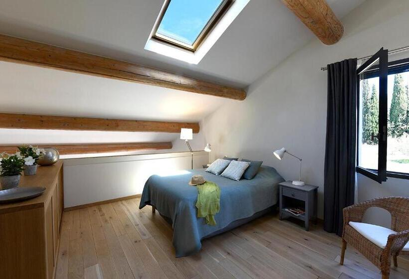 דירת חדר, Mas Des Olives