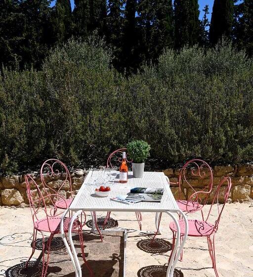 דירת חדר, Mas Des Olives