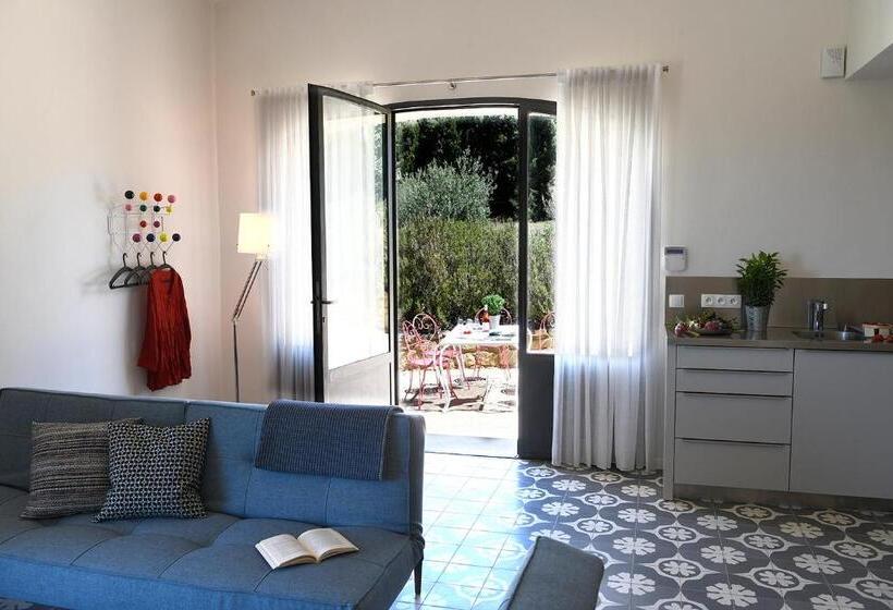 דירת חדר, Mas Des Olives