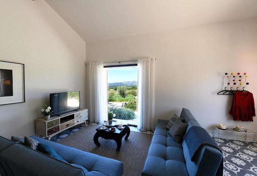 דירת חדר, Mas Des Olives