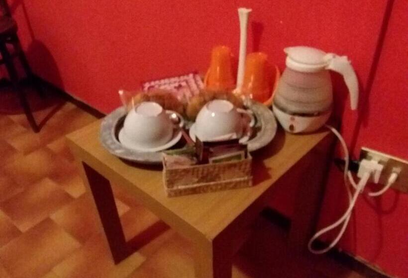 غرفة قياسية, Orange House