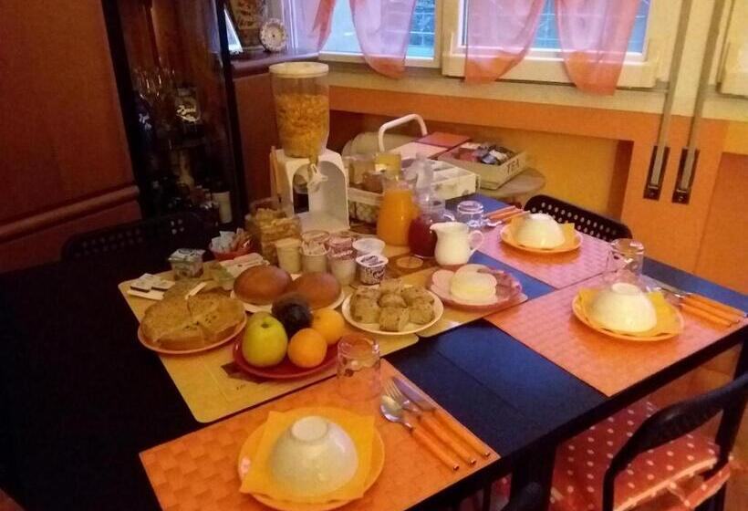 Номер Стандарт, Orange House