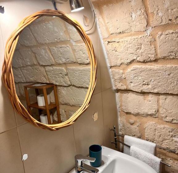 اتاق استاندارد سه نفره, Sister Residence Rooms