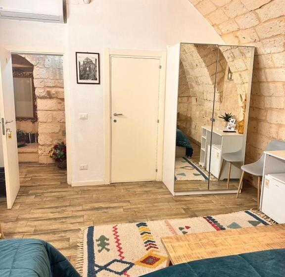 اتاق استاندارد سه نفره, Sister Residence Rooms