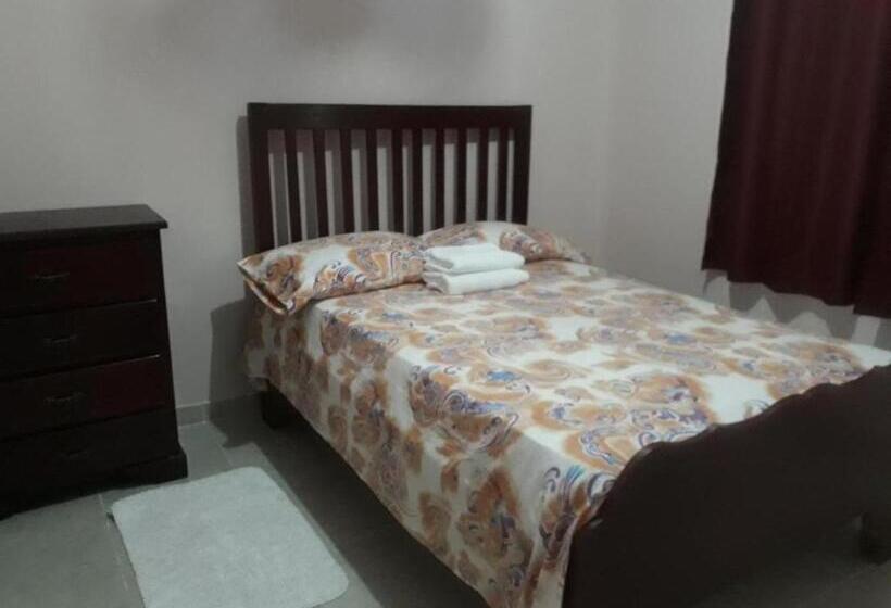 Номер Стандарт, Room In Guest Room   Apartahotel Next Nivel   Queen Room With Fan
