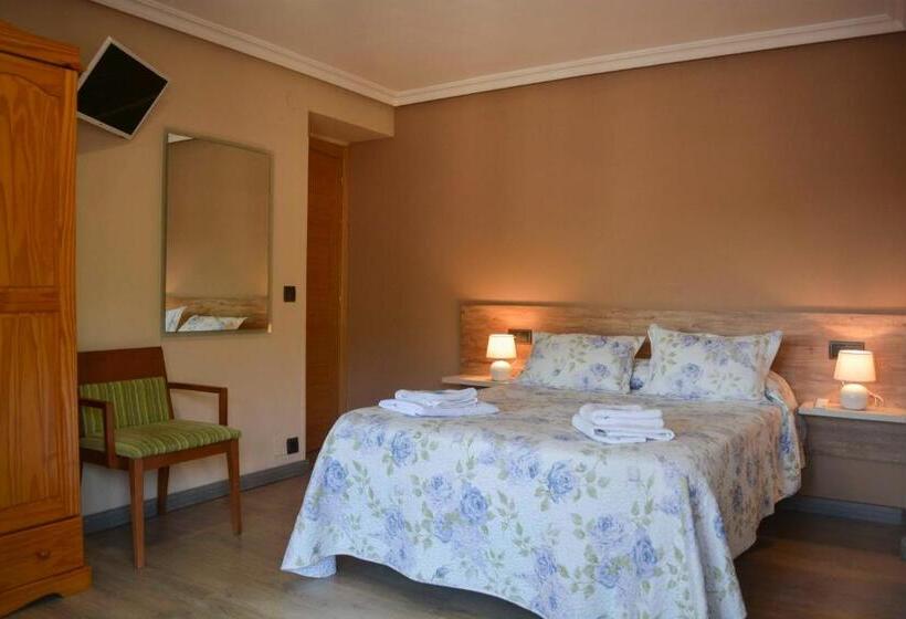 غرفة قياسية مزوَّدة بتراس, Pension Reconquista