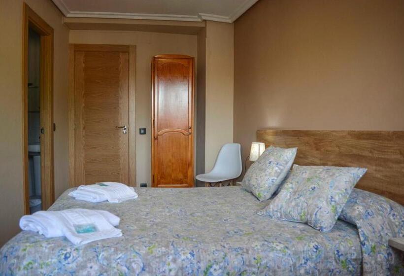 غرفة قياسية مزوَّدة بتراس, Pension Reconquista