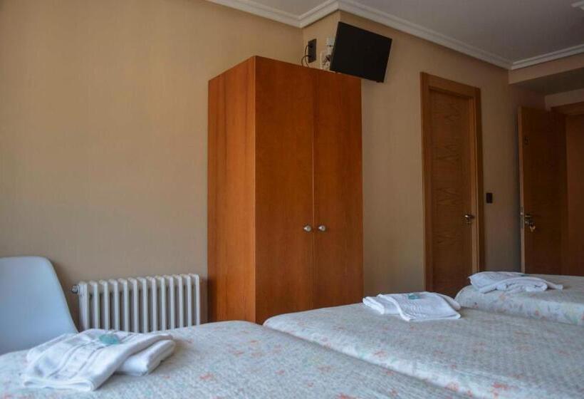 غرفة قياسية ثلاثية, Pension Reconquista