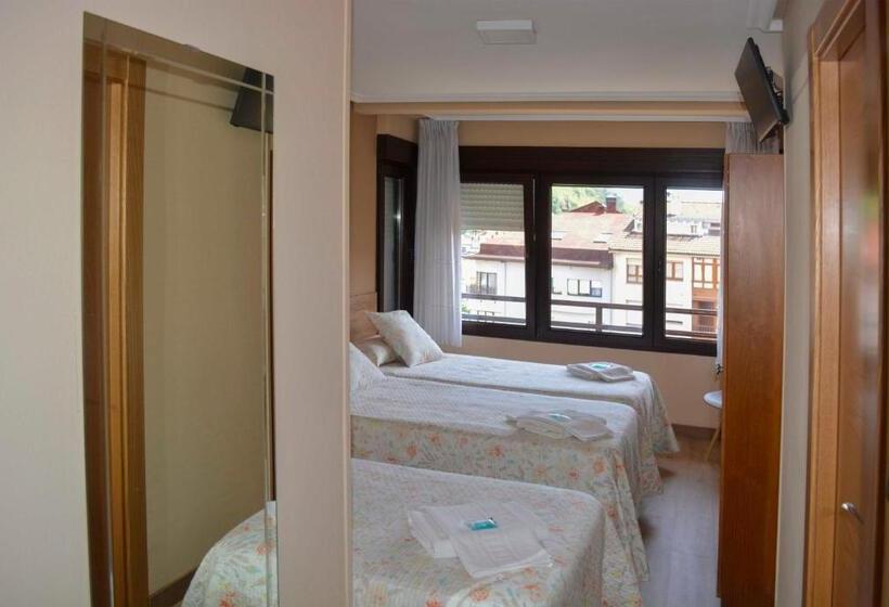 غرفة قياسية ثلاثية, Pension Reconquista