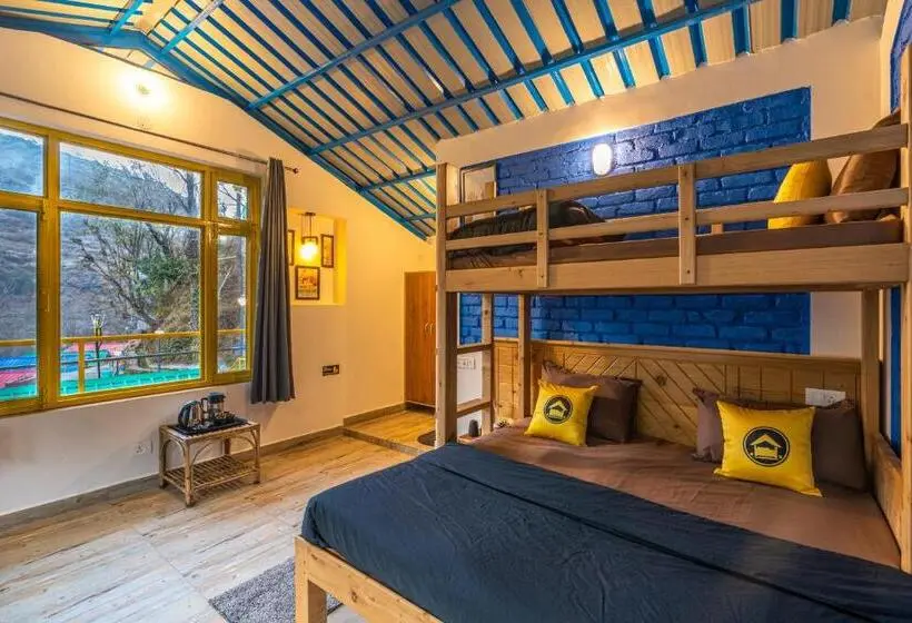 Deluxe Kolmen Hengen Huone, The Hosteller Mussoorie By The Streamside, Kempty