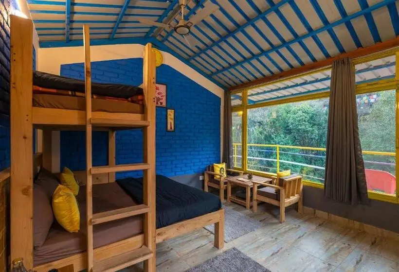 Deluxe Kolmen Hengen Huone, The Hosteller Mussoorie By The Streamside, Kempty