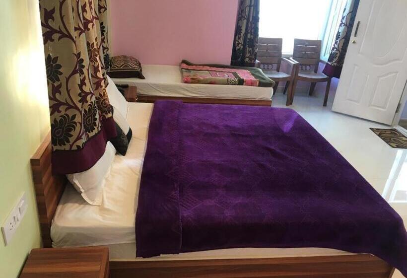 스탠다드 트리플 룸, Happystay Rooms And Cottages