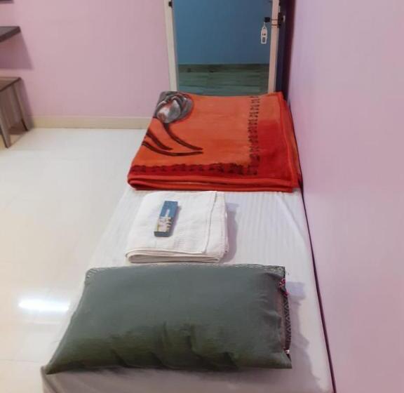 스탠다드 트리플 룸, Happystay Rooms And Cottages