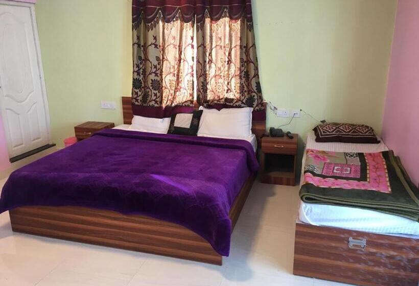 스탠다드 트리플 룸, Happystay Rooms And Cottages