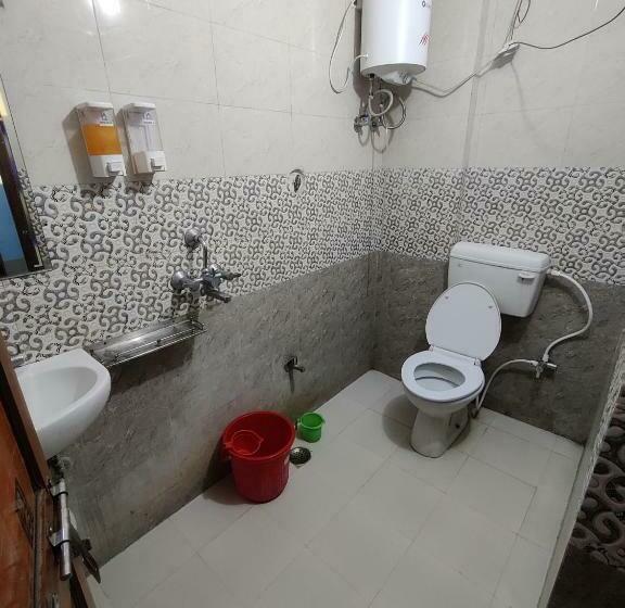 اتاق استاندارد یک نفره, Matri Hotel & Banquets