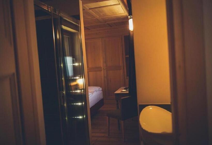 اتاق سوپریور با بالکن, Alpen Hotel Chalet