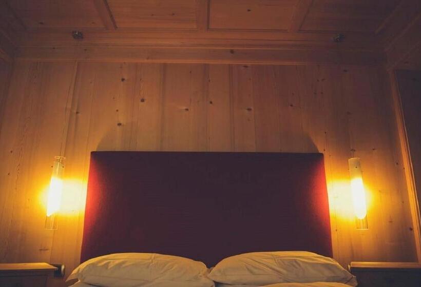 اتاق سوپریور با بالکن, Alpen Hotel Chalet