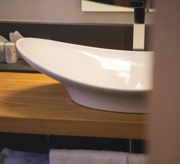 اتاق لوکس با بالکن, Alpen Hotel Chalet