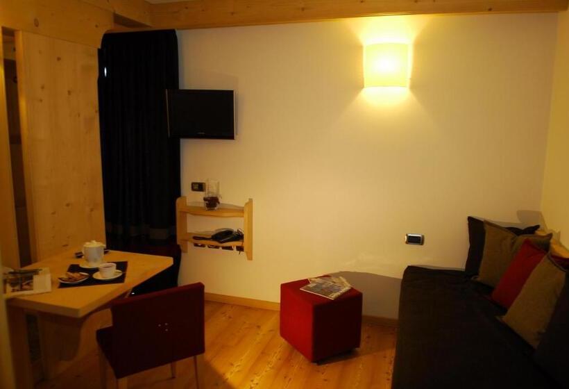 اتاق لوکس با بالکن, Alpen Hotel Chalet