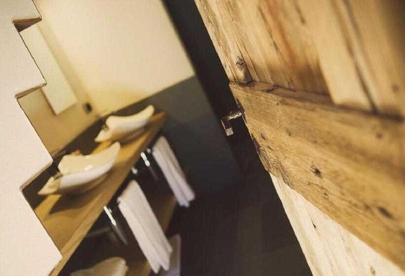 سوییت لوکس, Alpen Hotel Chalet