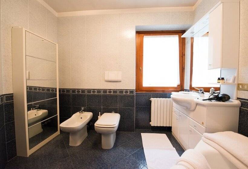 اتاق لوکس با بالکن, Alpen Hotel Chalet