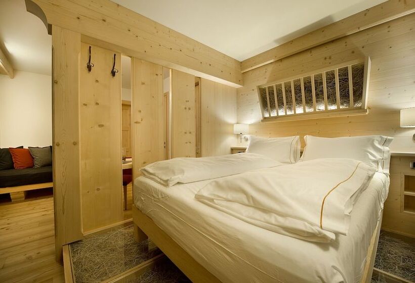 اتاق لوکس با بالکن, Alpen Hotel Chalet