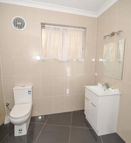 패밀리 룸, Dandenong Motel