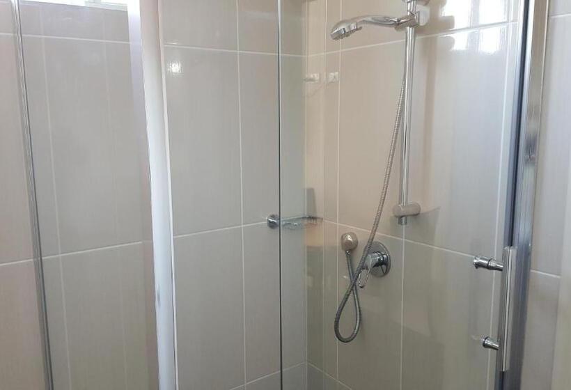 デラックスルーム, Dandenong Motel