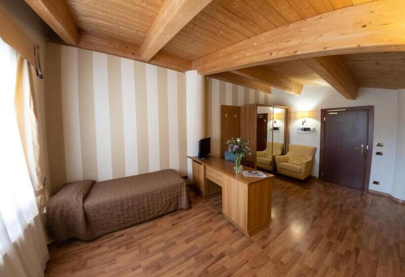 Номер Deluxe, Grand Hotel Elite