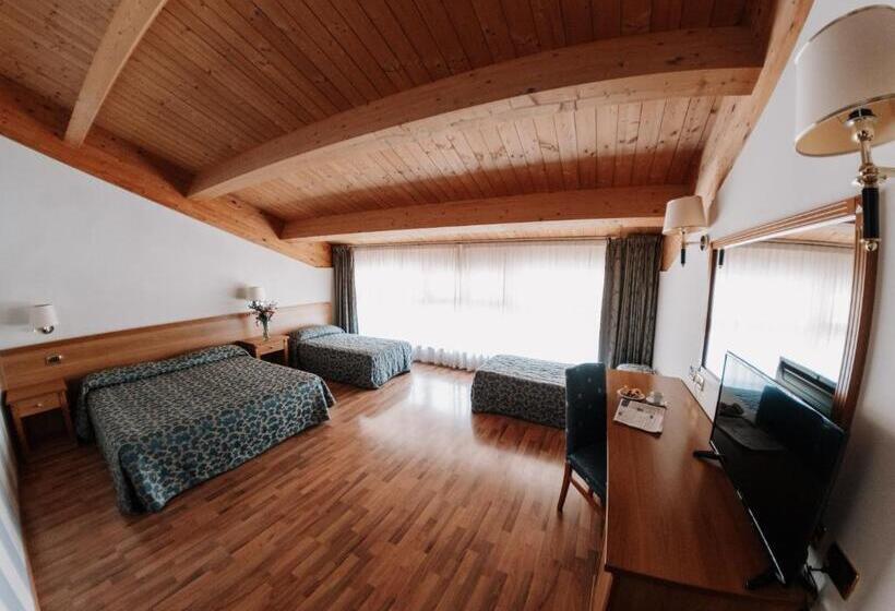 غرفة سوبيريور رباعية, Grand Hotel Elite