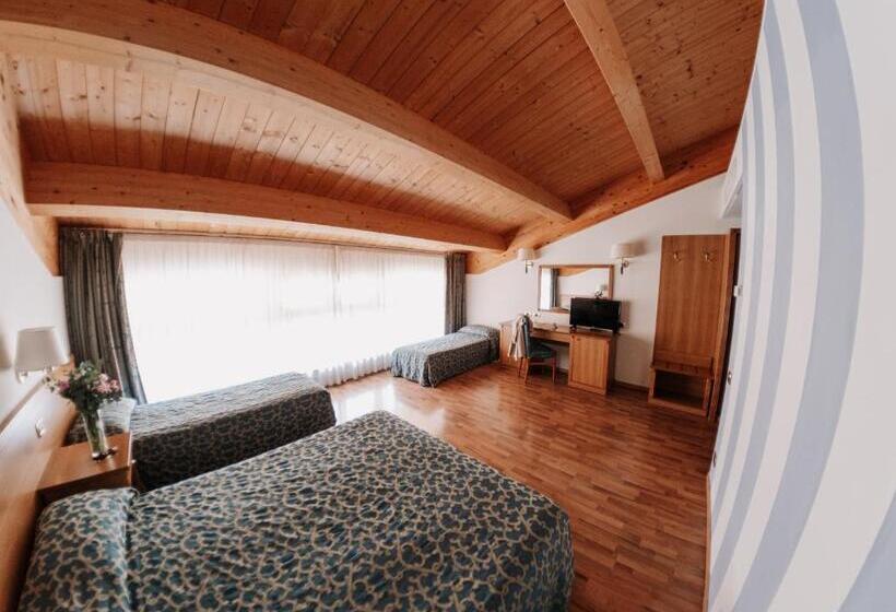 غرفة سوبيريور رباعية, Grand Hotel Elite