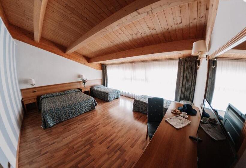 غرفة سوبيريور رباعية, Grand Hotel Elite