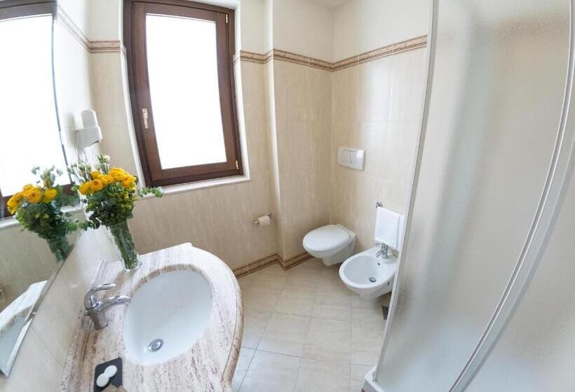 غرفة قياسية مزوَّدة بتراس, Grand Hotel Elite