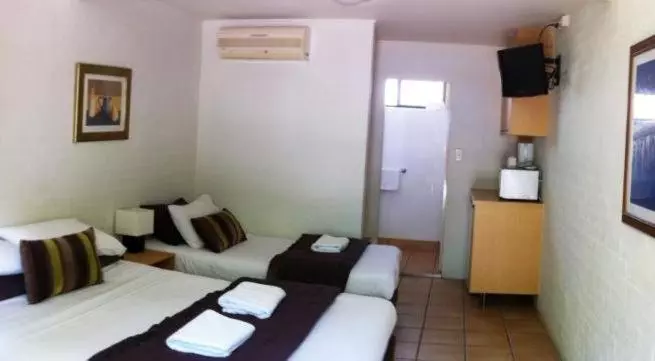 اتاق استاندارد سه نفره, Horizons Motel
