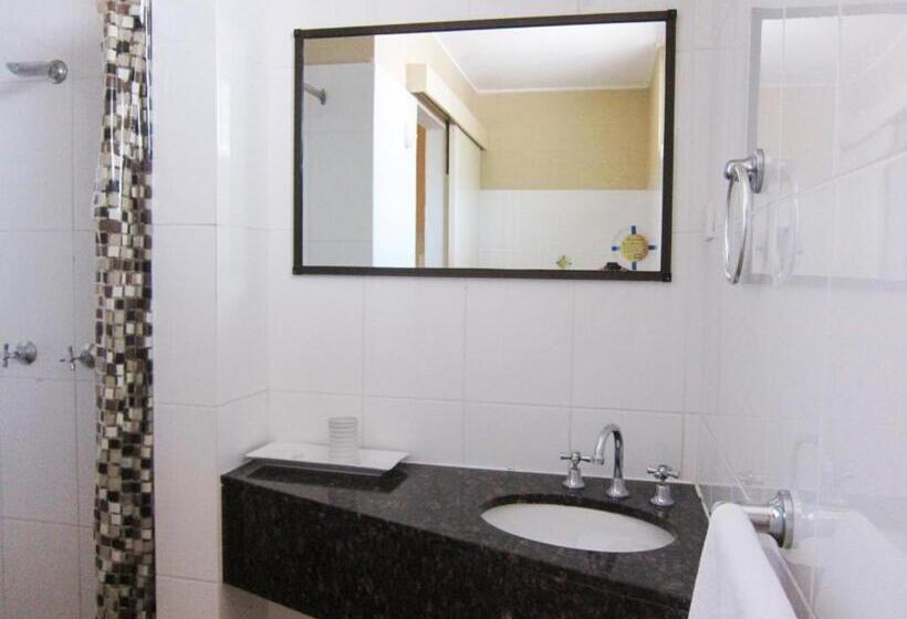 غرفة قياسية ثلاثية, Horizons Motel