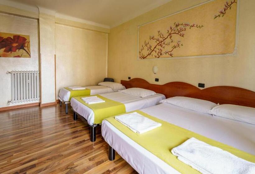 标准三人间, America