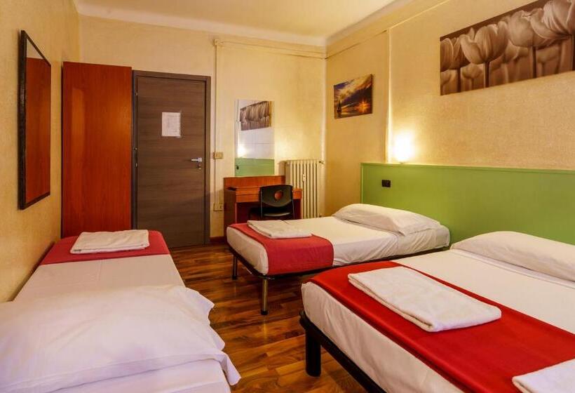 标准四人间共用浴室, America