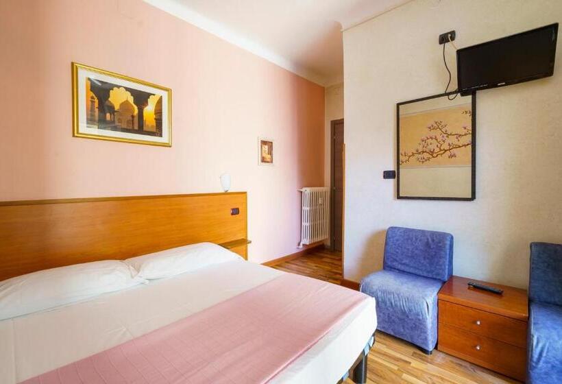 标准单人间共用浴室, America