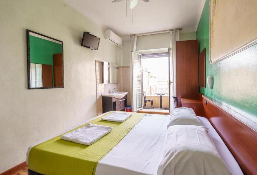 带共用浴室的标准房间, America