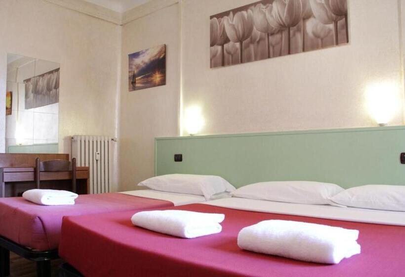 标准三人间共用浴室, America