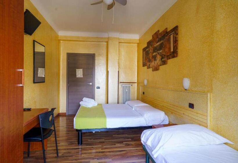 标准三人间共用浴室, America