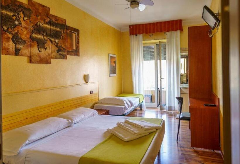 标准三人间共用浴室, America